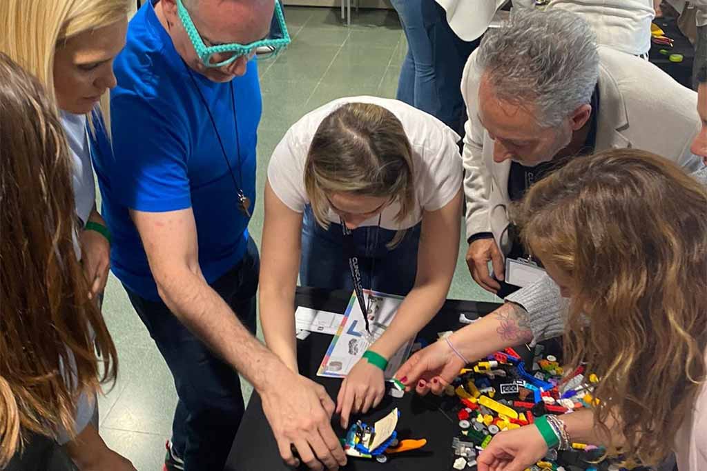 Convención 2024 Clínica Londres. Teambuilding con legos.