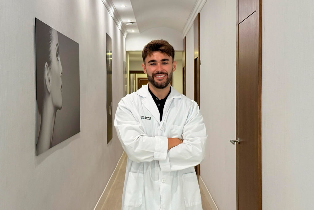 Dr. Guillermo Saiz, médico estético de la unidad de obesidad